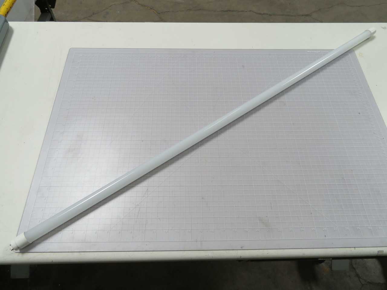 LOT OF 280 GE LED10ET8/G/4/850 INTEGRATED 4 FT LED GLASS TUBES T173843 - LIGHTING
