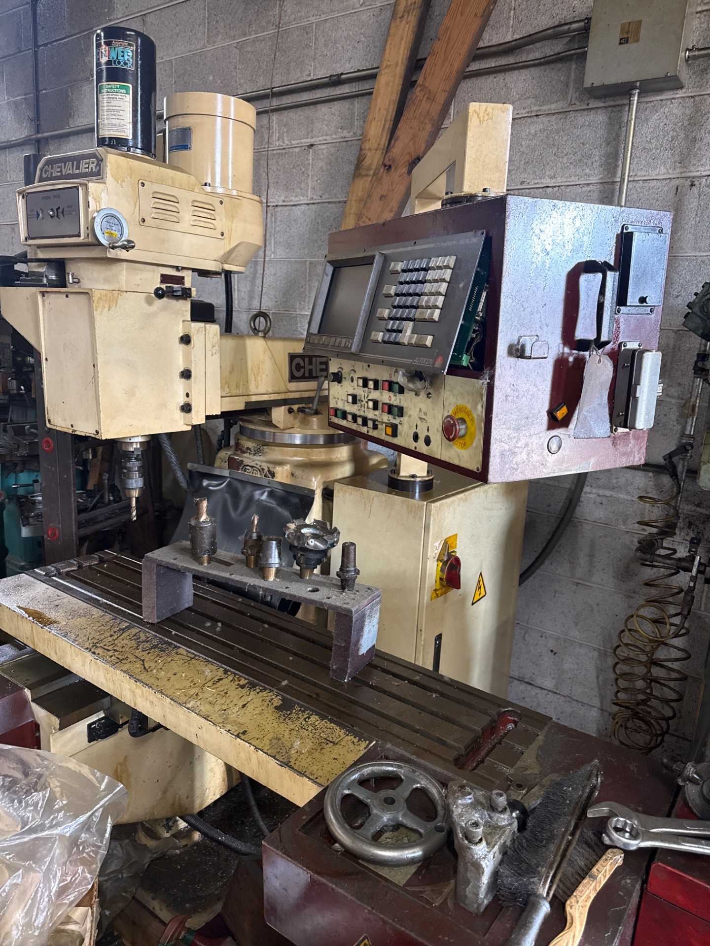 FALCON FM-33H VERTICAL MILLING MACHINE - 50X10 TABLE, 3 HP, 4000 RPM, R8 TAPER - VERTICAL MILLING MACHINES