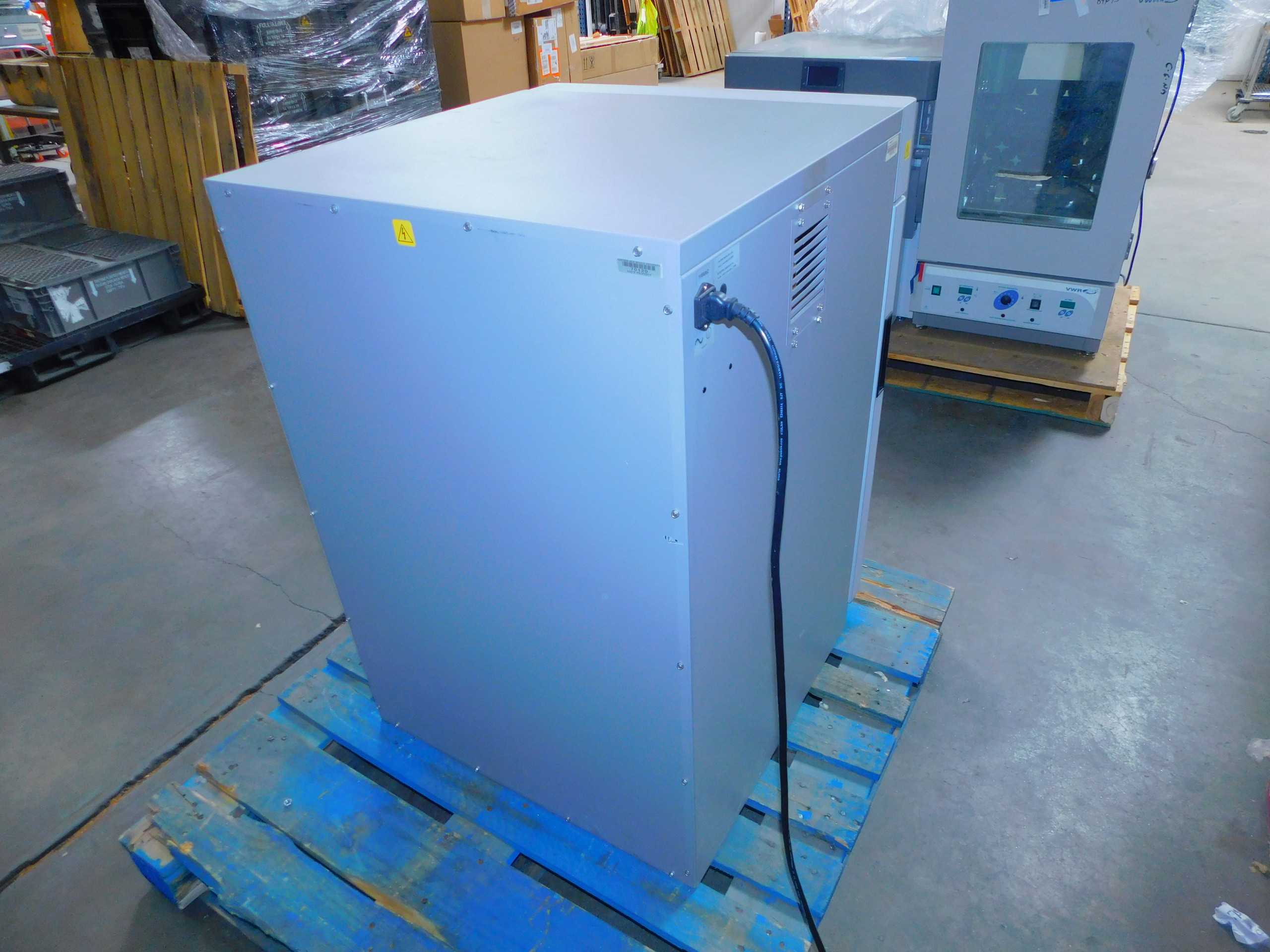 VWR 1545 Digital Incubator For Precise Temperature Control - LAB & SCIENTIFIC