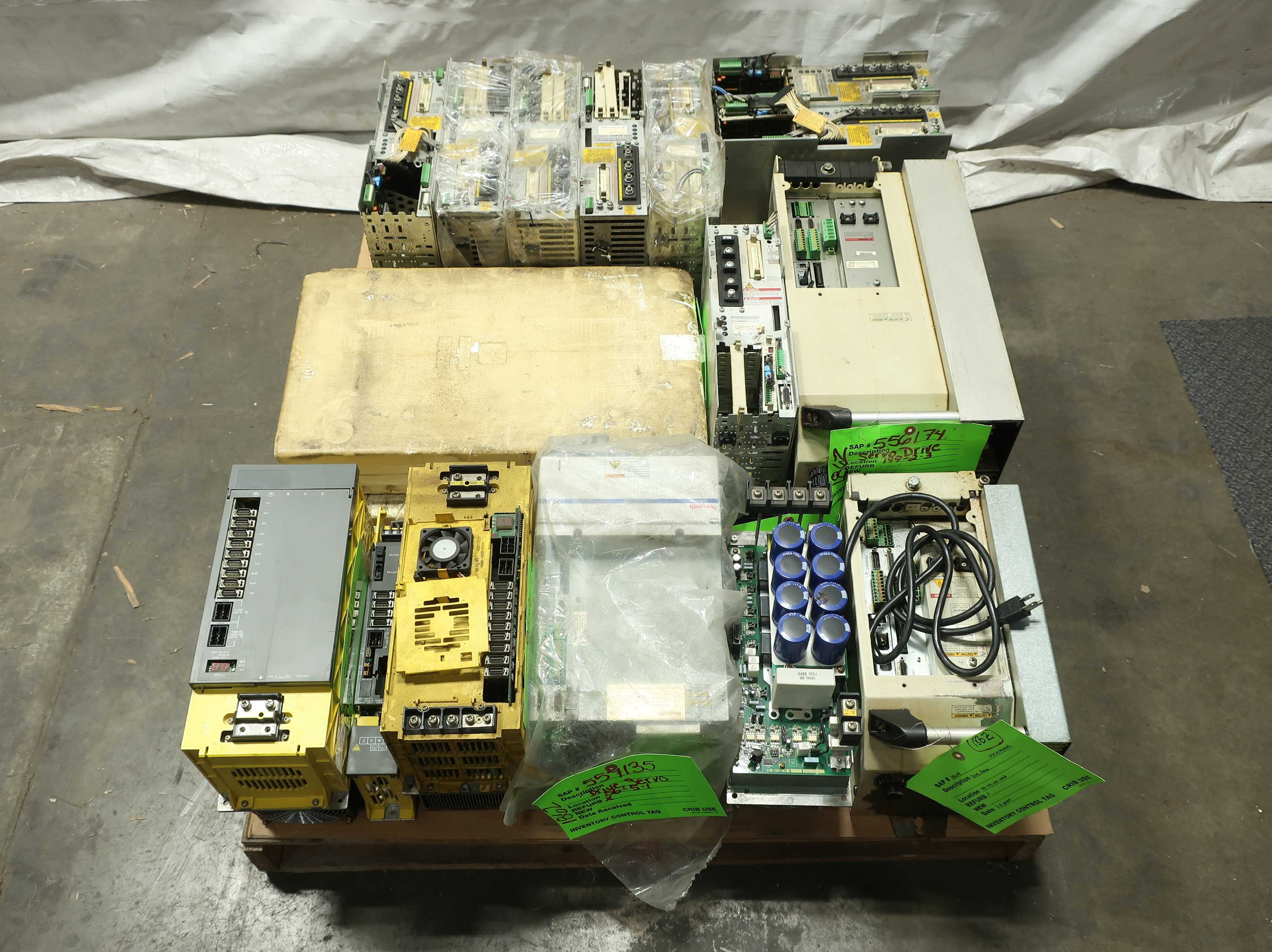 PALLET OF ASSORTED SERVO DRIVES - SERVO DRIVES