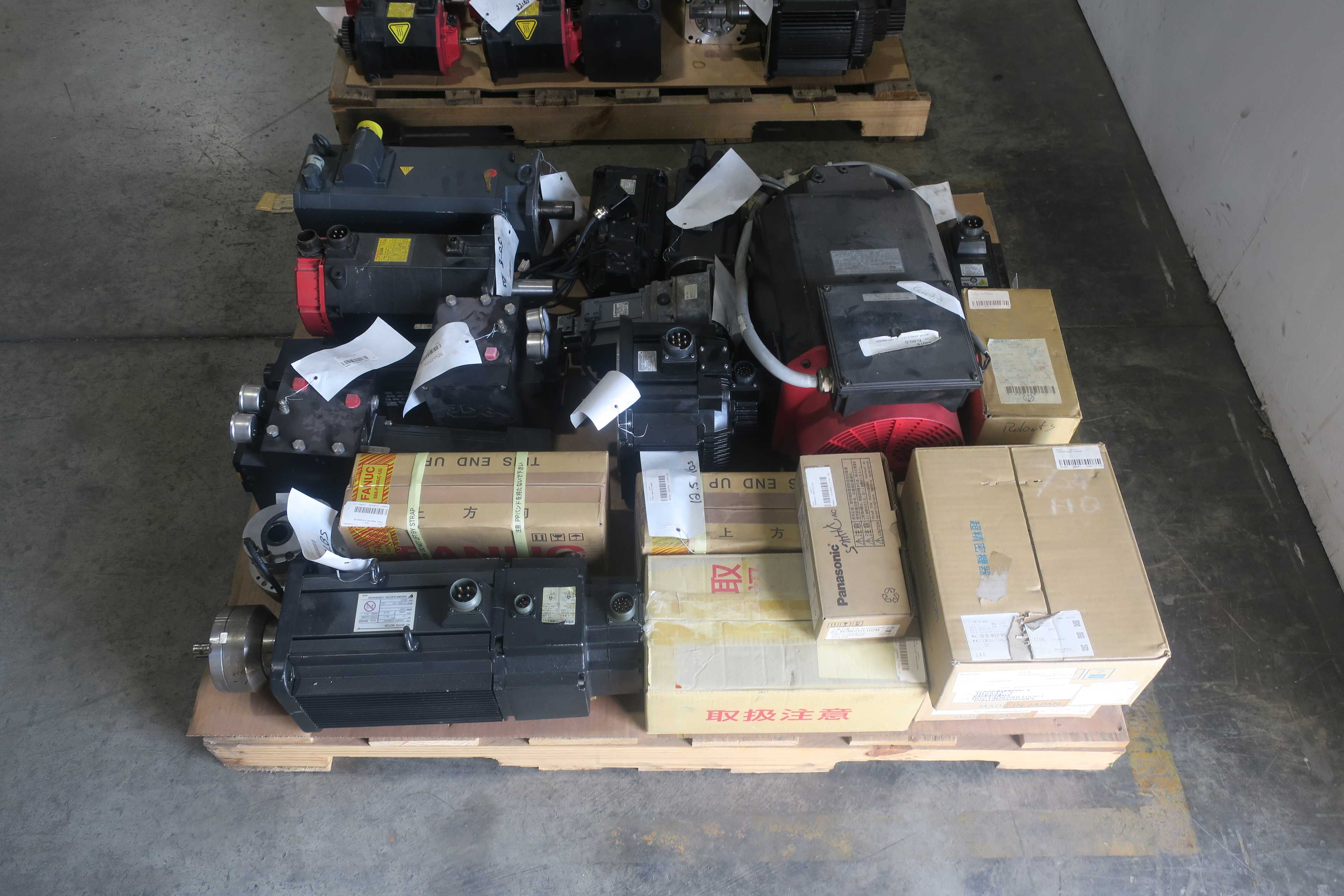 SKU 1785004 - 2 PALLETS OF ASSORTED SERVO MOTORS - SERVO MOTORS