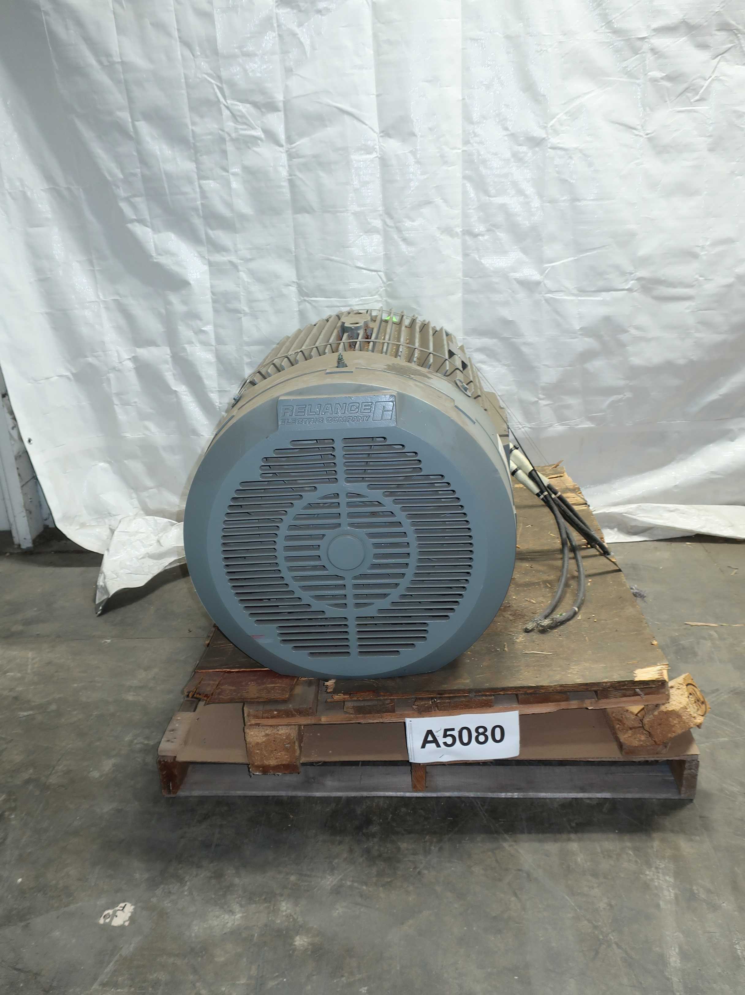 Reliance Electric Motor 200 HP, 3 Phase, 447T Frame, 1185 RPM, 460 V AC - AC MOTOR
