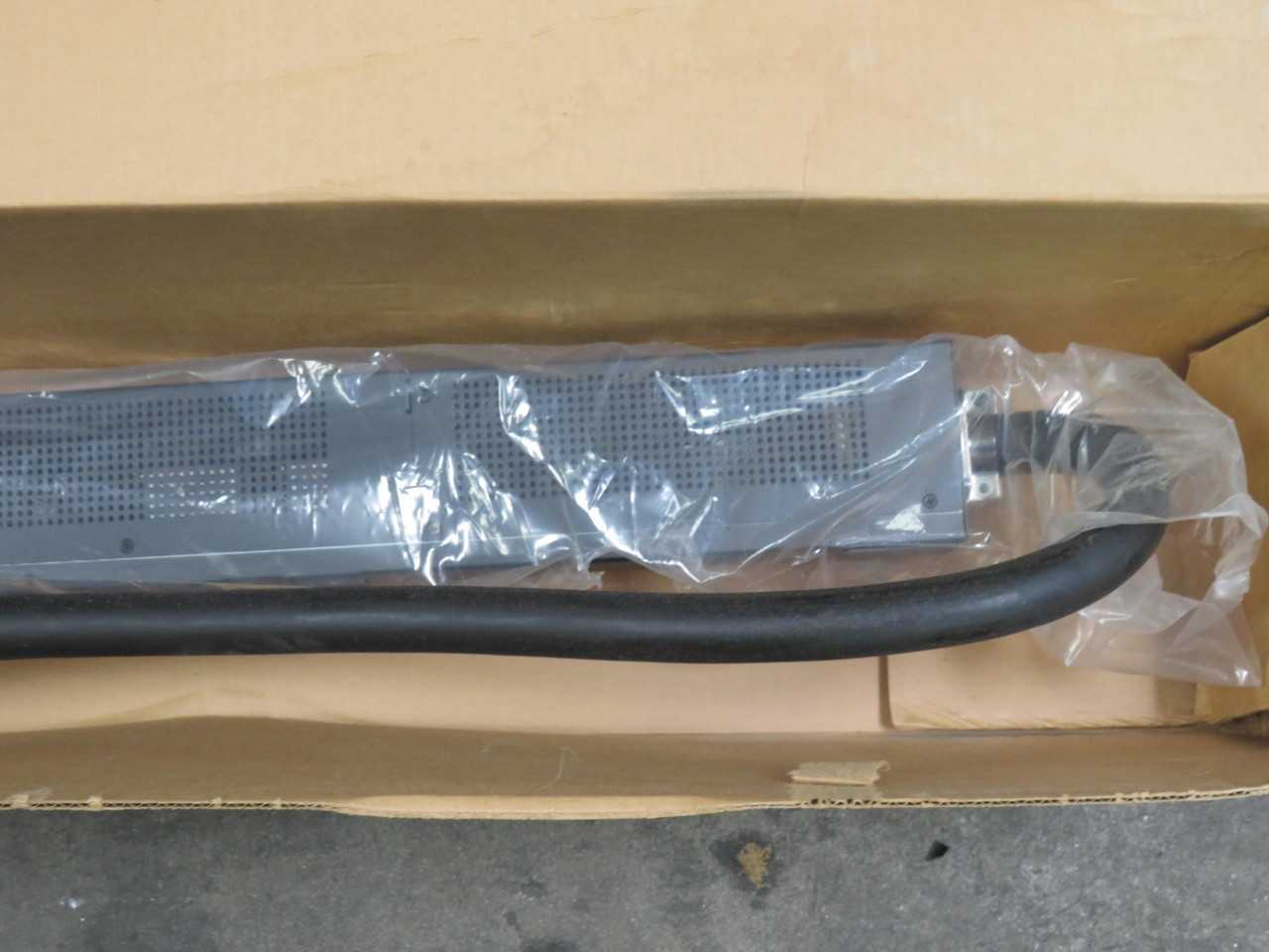 HP SVR-STV-4103D 63A-9H SENTRY SWITCHED CABINET DISTRIBUTION UNIT W/WALTHER 63A-9H PIN AND SLEEVE 60 - ELECTRICAL COMPONENTS