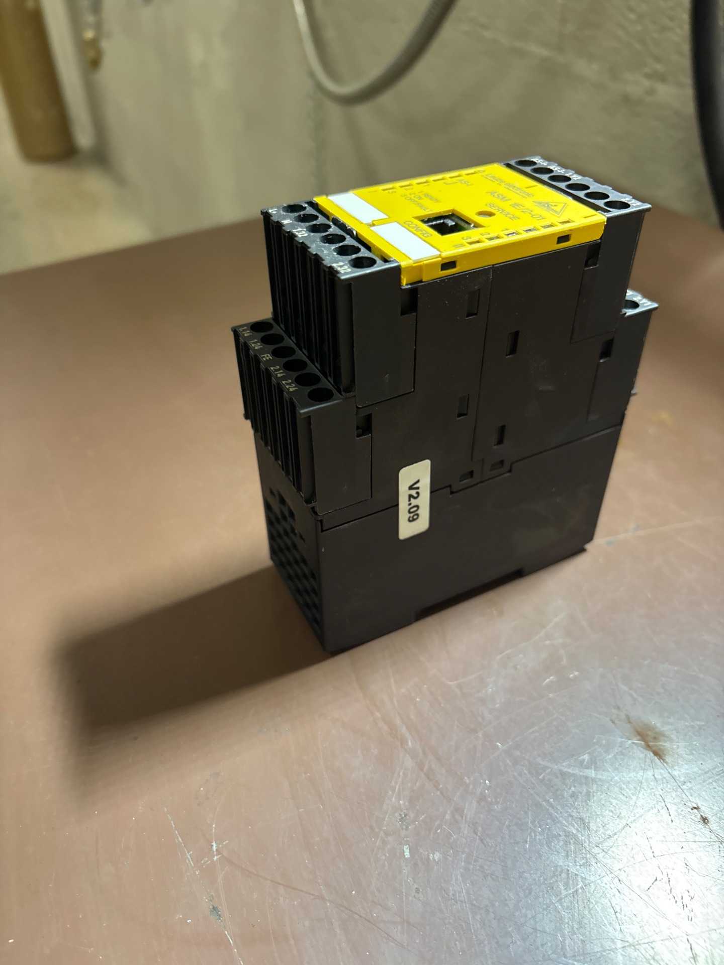 LEUZE ASM1E-2-01 580023 SAFETY MONITOR - PLC MODULES