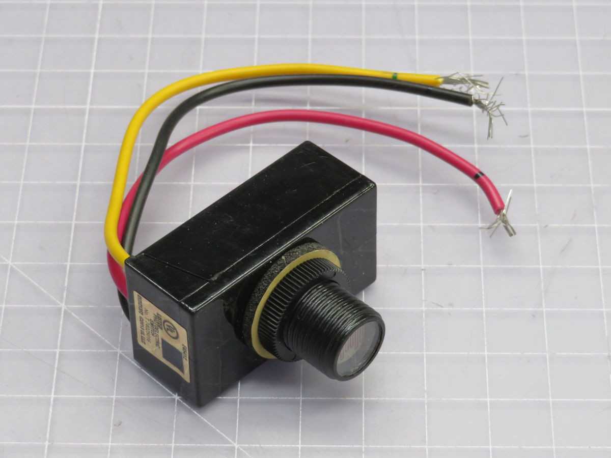 LOT OF 119 ALR AA-1068 PHOTOCONTROL SENSOR SWITCH T254921 - SENSORS