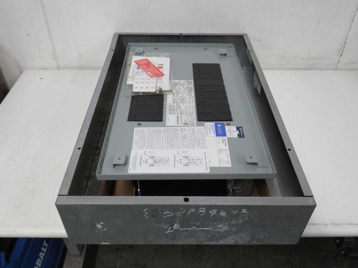 GE ADF3181MBX AXB4M8 PANELBOARD 125A 10 KAC 3P3W CIRCUITS 18 T194932 - ELECTRICAL COMPONENTS
