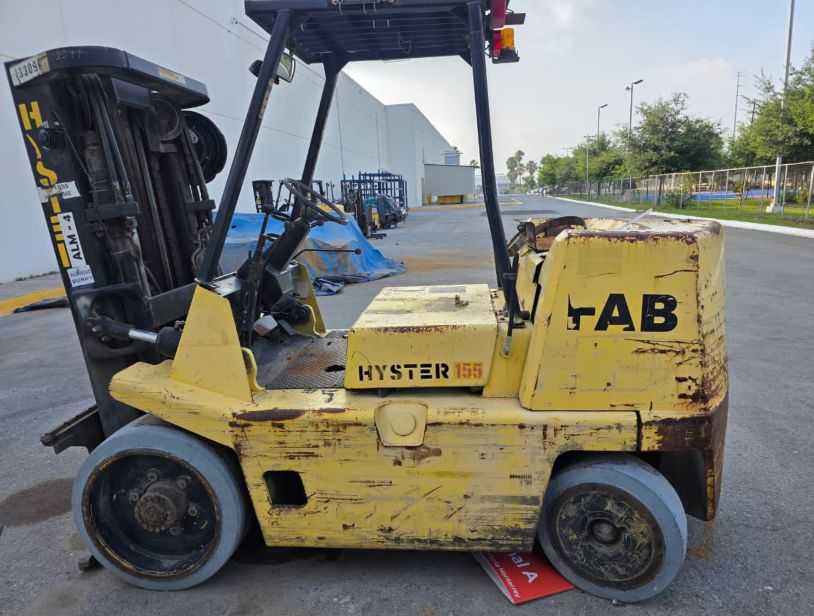 HYSTER S155XL2 LPG FORKLIFT - 9000 LB CAPACITY, 143.7" MAX HEIGHT, 8000 HOURS - SIT-DOWN FORKLIFTS