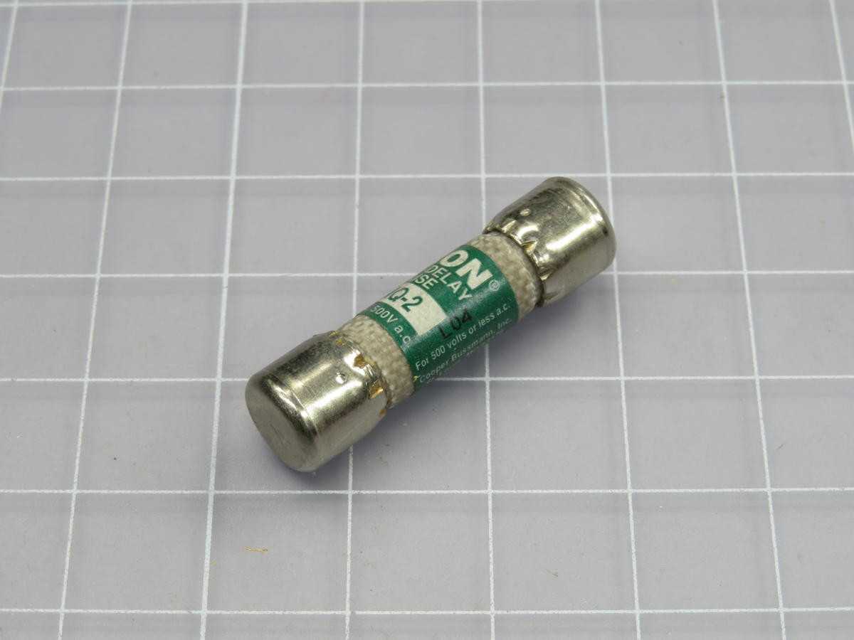 LOT OF 18 BUSSMAN FNQ-2 TIME DELAY GENERAL PURPOSE FUSE T223409 - FUSES