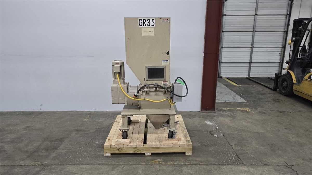 14" X 14" Nissui SA-35 Granulator, Slow Speed, 3 HP - GRANULATORS