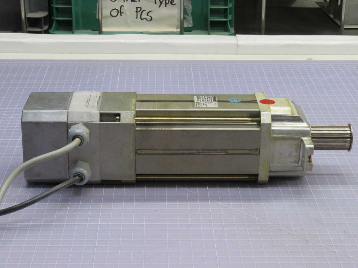 SIEMENS 1FT3046-6AZ99-9-Z S 15 BRUSHLESS SERVOMOTOR T253510 - SERVO MOTORS