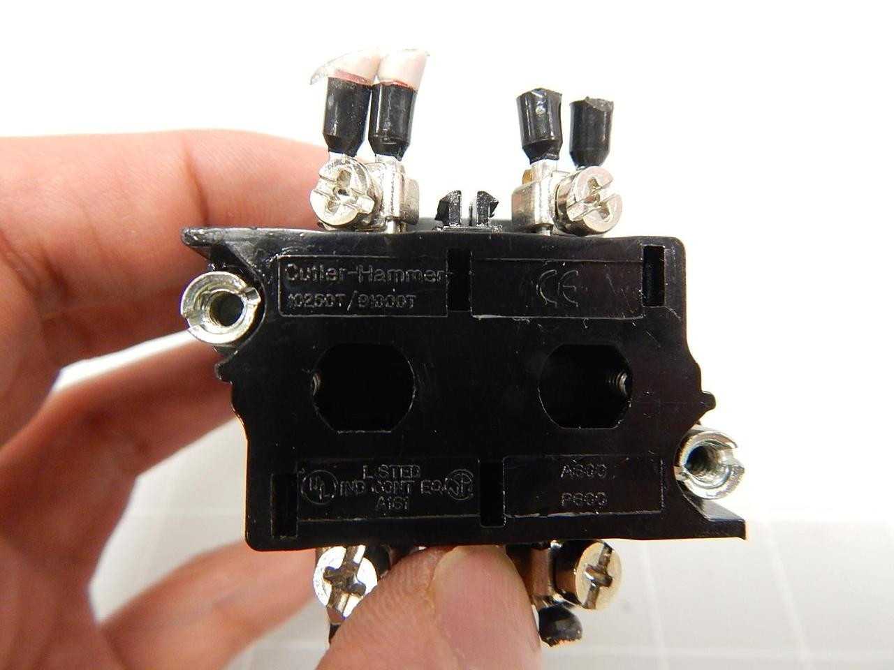 LOT OF 29 CUTLER HAMMER 10250T/91000T LIGHT T59430 - DISCONNECT SWITCHES