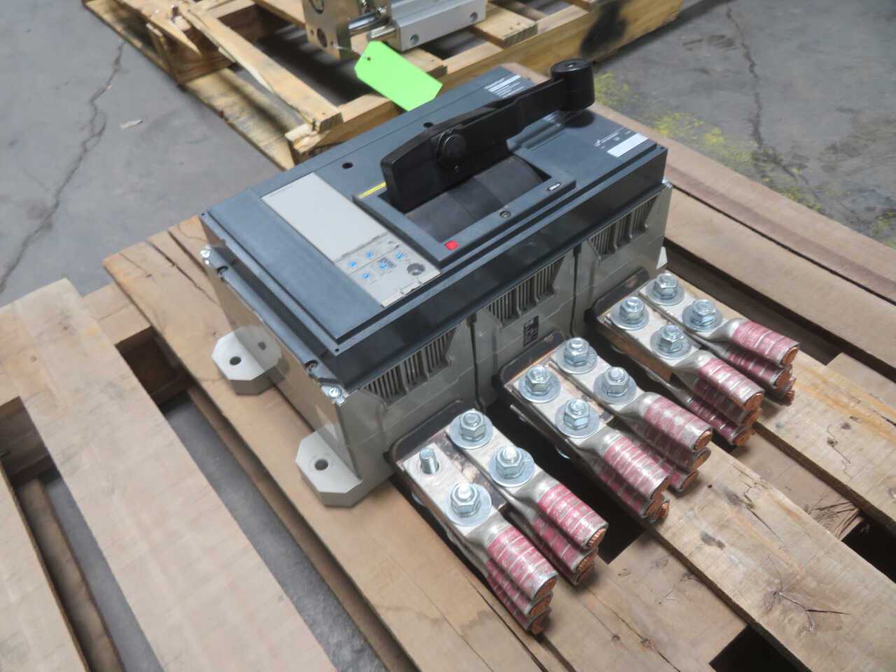 Square D RGF36200U33AAASA CB, 3-Pole, 2000A, 600VAC, 35KA IR, MicroLogic 3.3 LSI - CIRCUIT BREAKERS