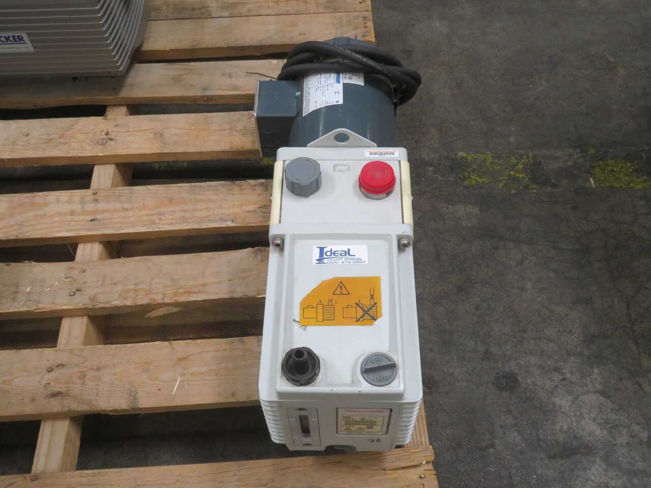 EDWARDS E2M30 A374-15-903 ROTARY VANE PUMP T271670 - VACUUM PUMP