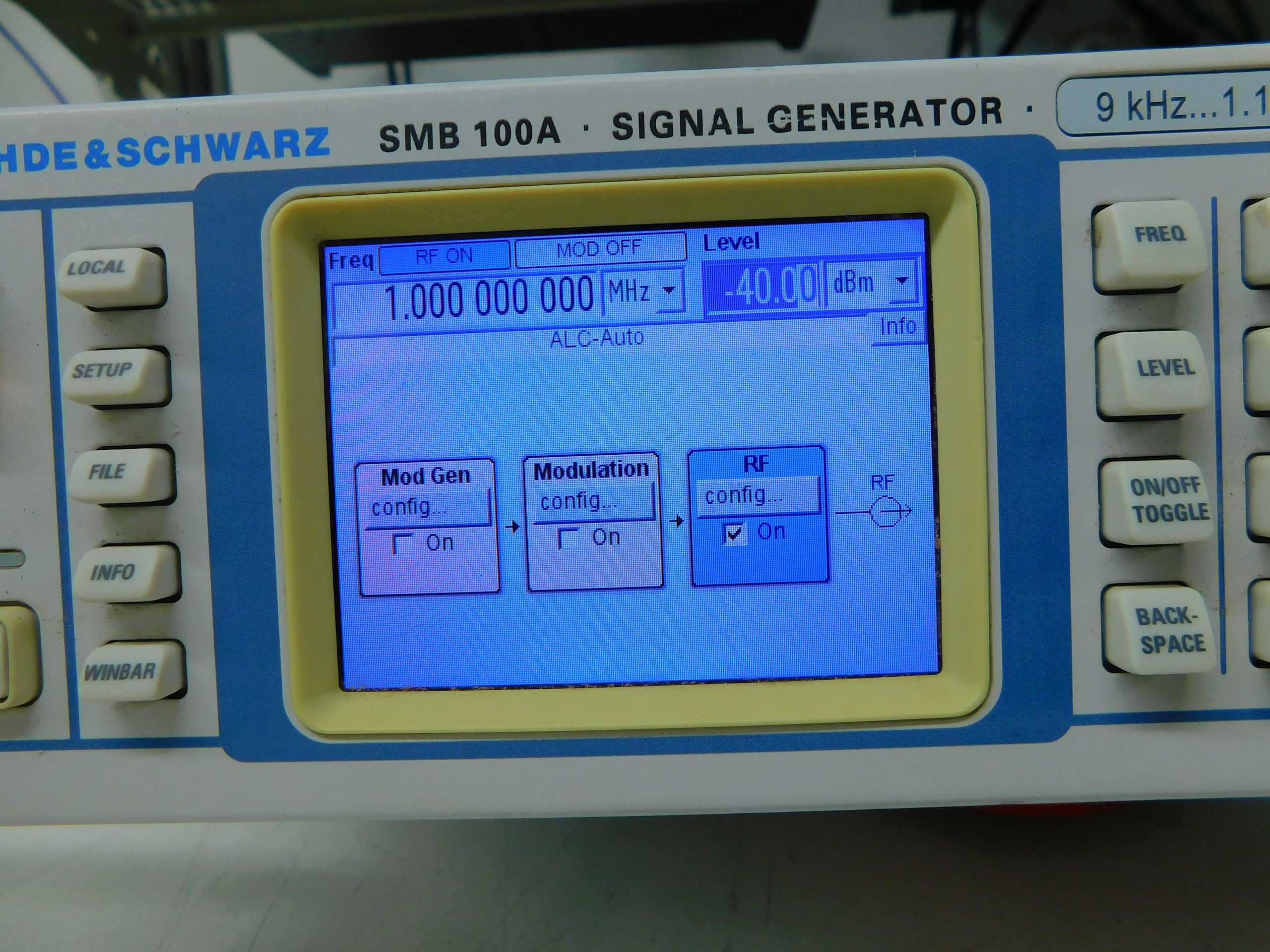 ROHDE & SCHWARZ SMB100A SIGNAL GENERATOR 9KHZ..1.1GHZ - SIGNAL CONDITIONERS