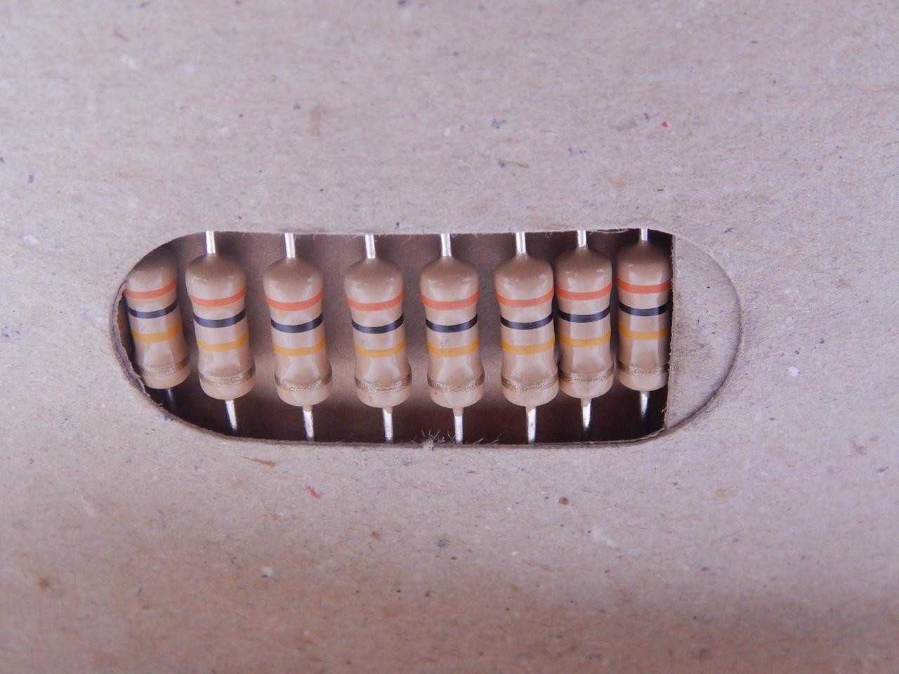 LOT OF 2000 MERITEK CF100-304JTR RESISTORS +-5 % T111983 - ELECTRICAL COMPONENTS
