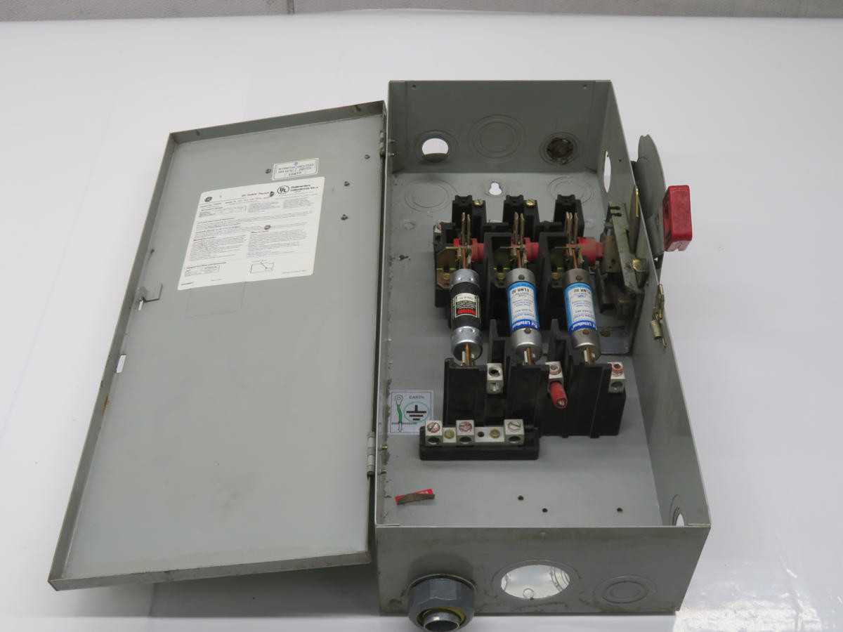 GE TH4323 SAFETY SWITCH T228131 - DISCONNECT SWITCHES