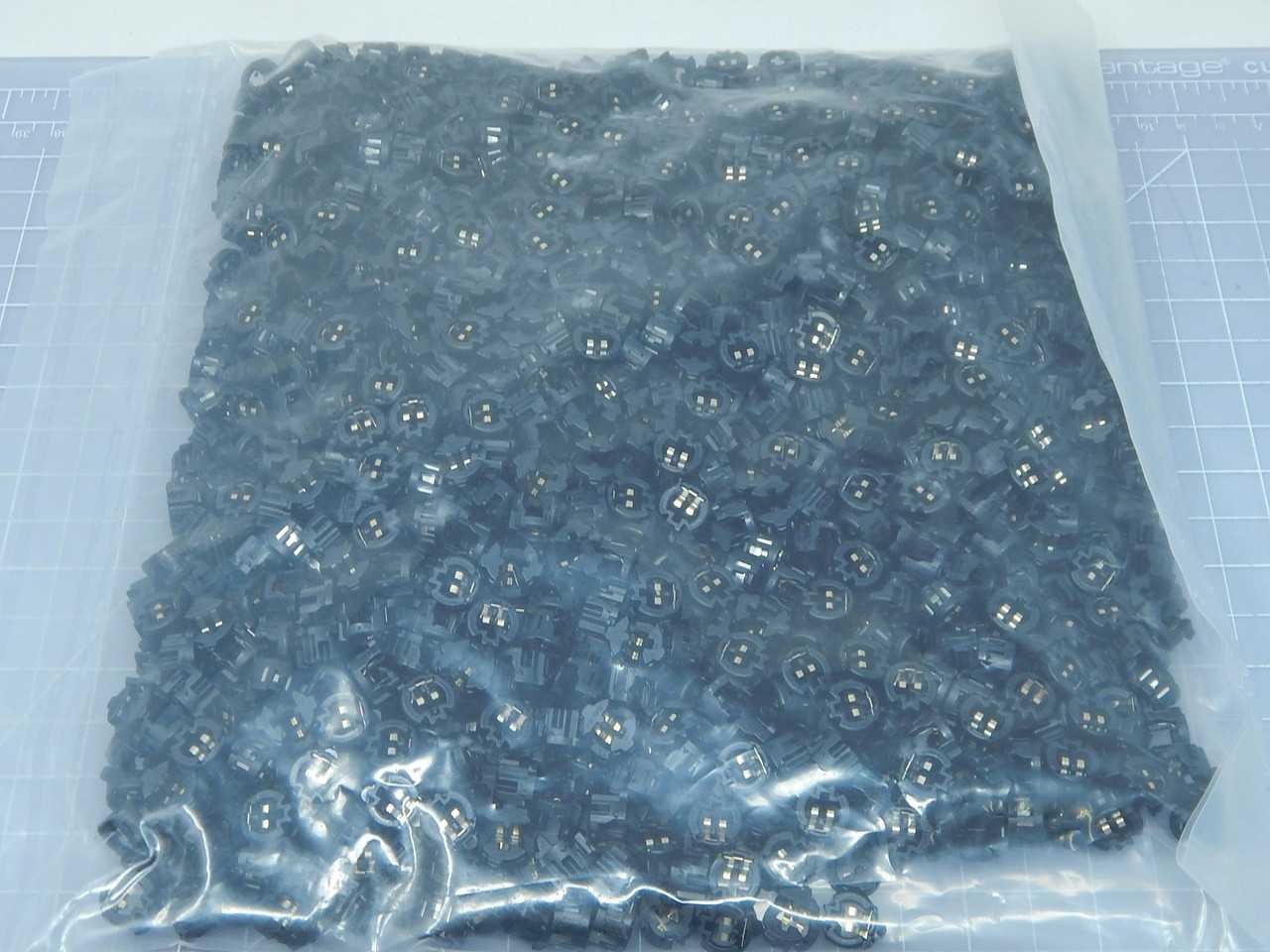 LOT OF 1000 DELPHI 13793735 ASM LOCK RETAINER CONNECTER W SHORT CLIP T149007 - TERMINAL BLOCKS