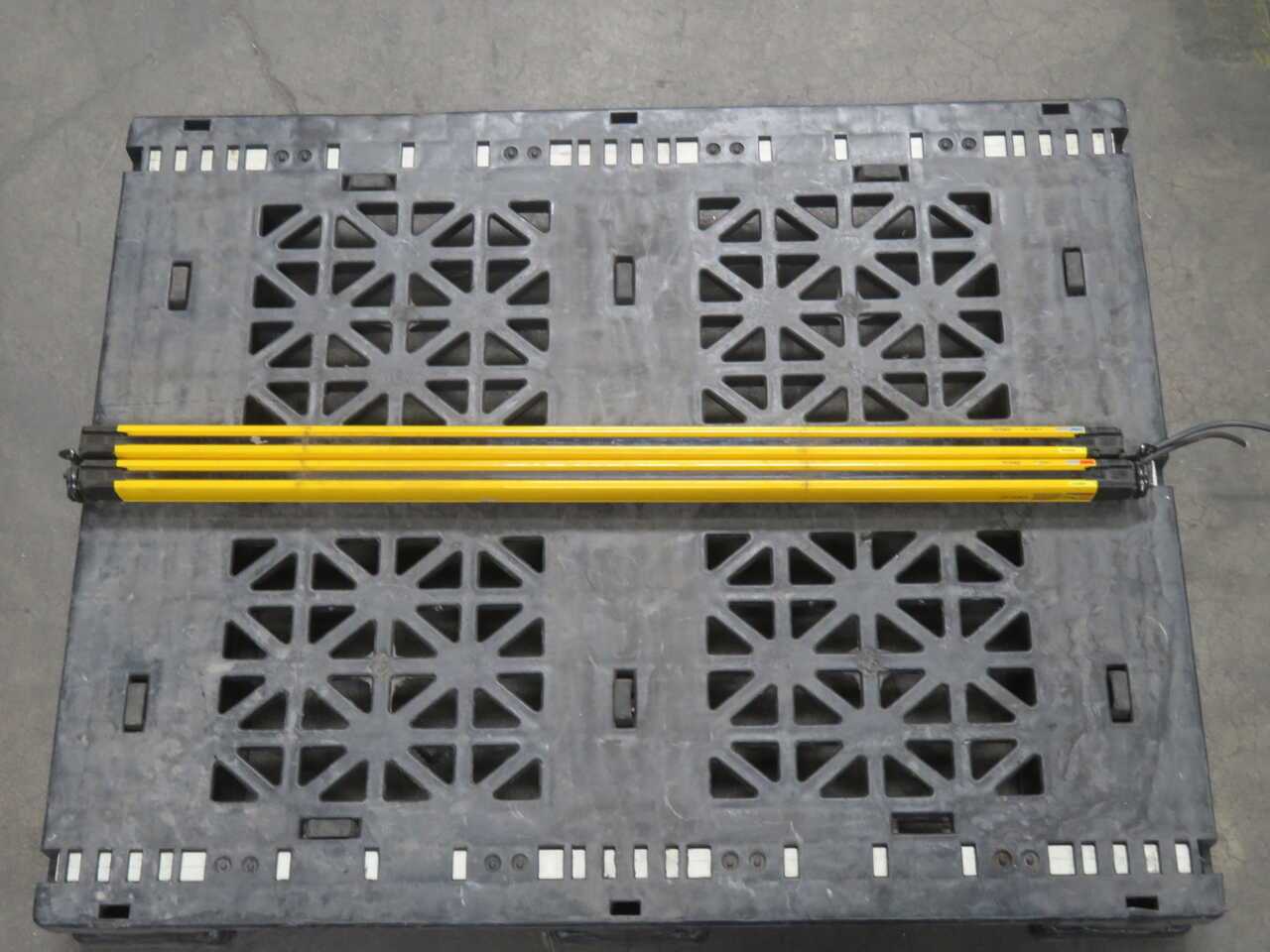 KEYENCE GL-R48H-T GL-R48H-R LIGHT CURTAIN TRANSMITTER & RECEIVER - FLOW TRANSMITTER