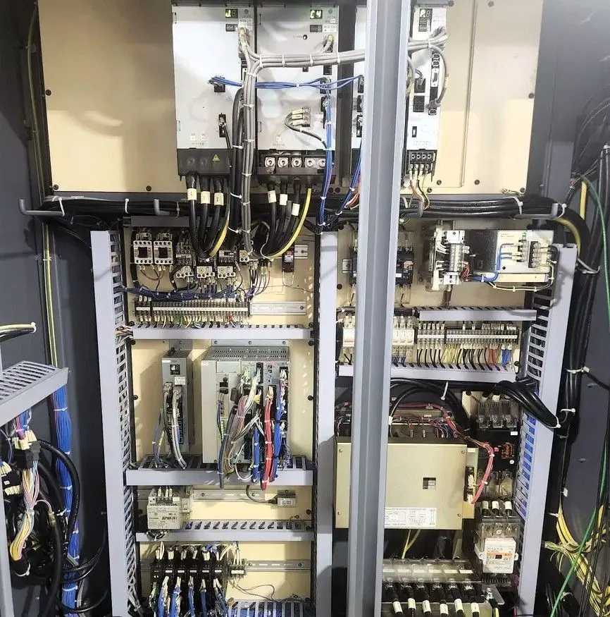 2010 Okuma LB-35II CNC Turning Center With Chip Conveyor, 40 HP, 3200 RPM - CNC LATHES