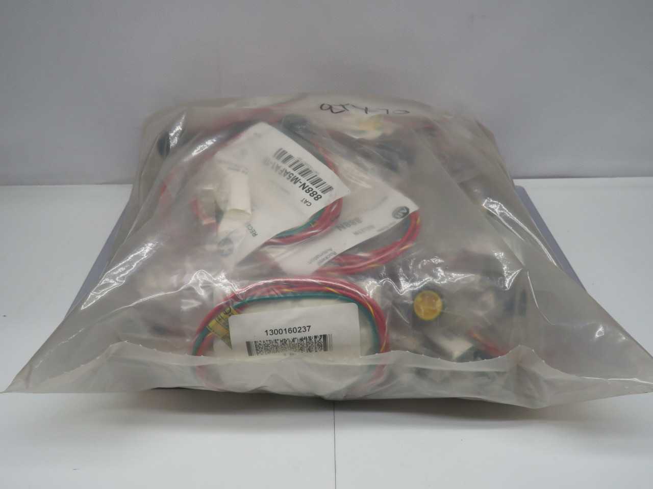 LOT OF 70 ALLEN-BRADLEY 888N-M5AFA1-1F RECEPTACLE 5 PIN MINI MALE ST 16 AWG 1 FT AUTOMOTIVE COLOR CO - ELECTRICAL RECEPTACLES