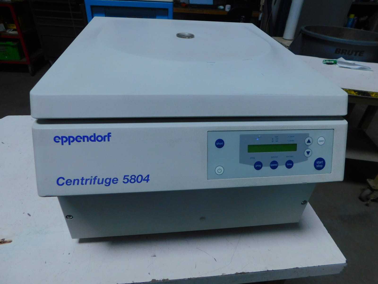 EPPENDORF 5804 CENTRIFUGE - LAB & SCIENTIFIC