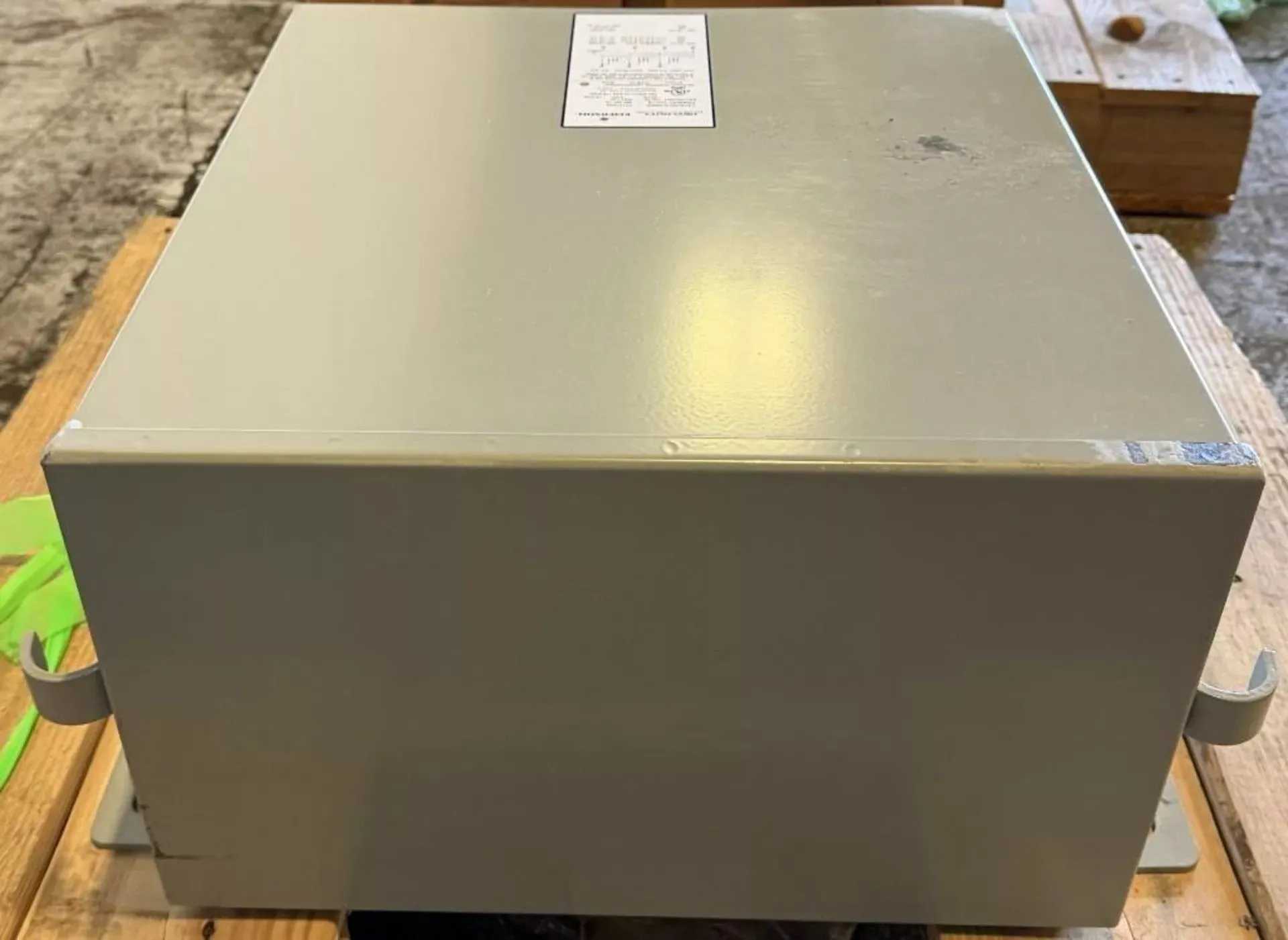 EMERSON HT1F15AS 15 KVA 3-PHASE TRANSFORMER, 480V - 208Y/120V - DRY TRANSFORMERS