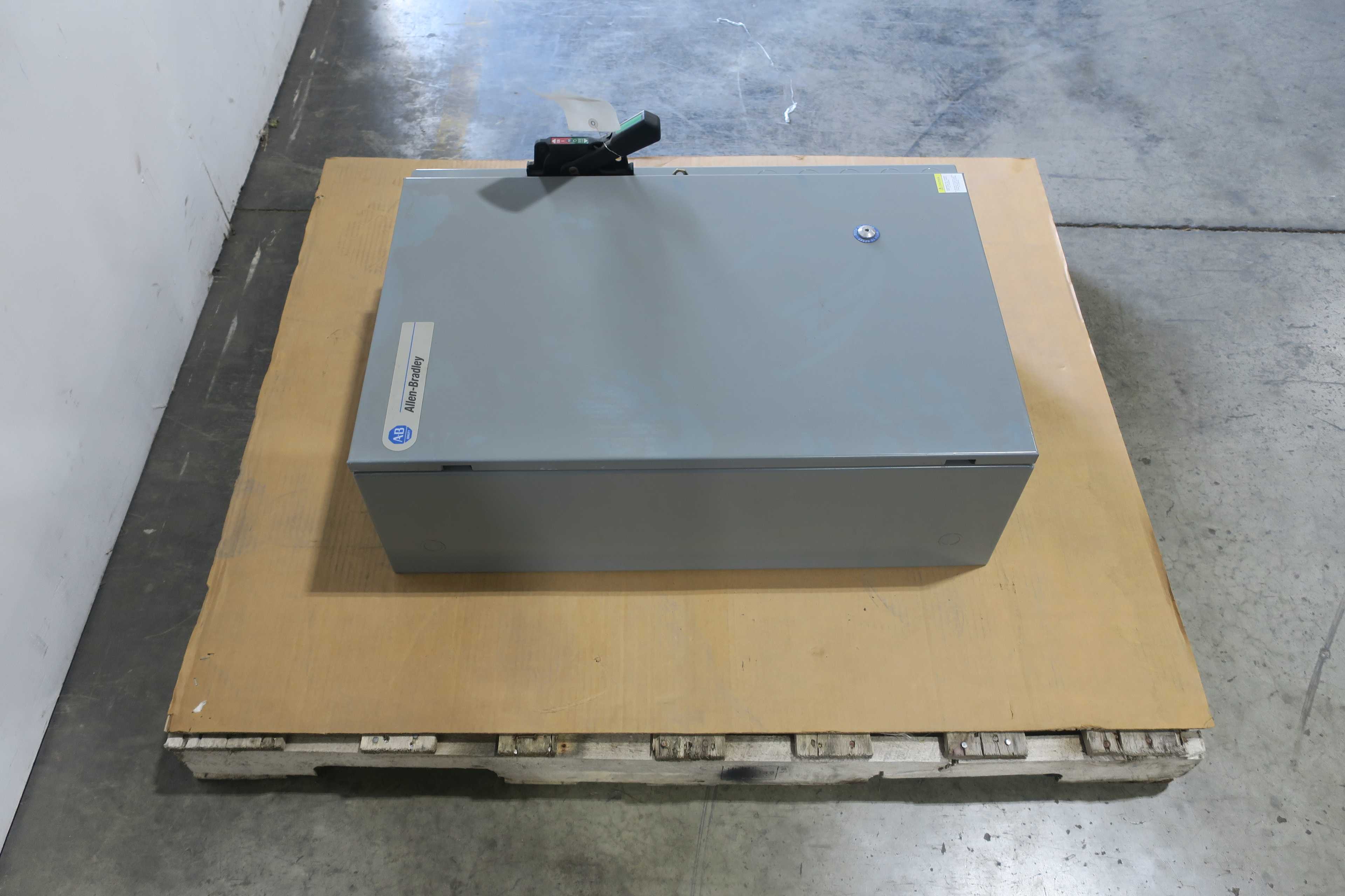 SKU 1785875 - LOT OF 1 ALLEN BRADLEY 512-CAB-26R 480V-AC 25HP SIZE 2 COMBINATION STARTER - AUTOMATION & CONTROLS
