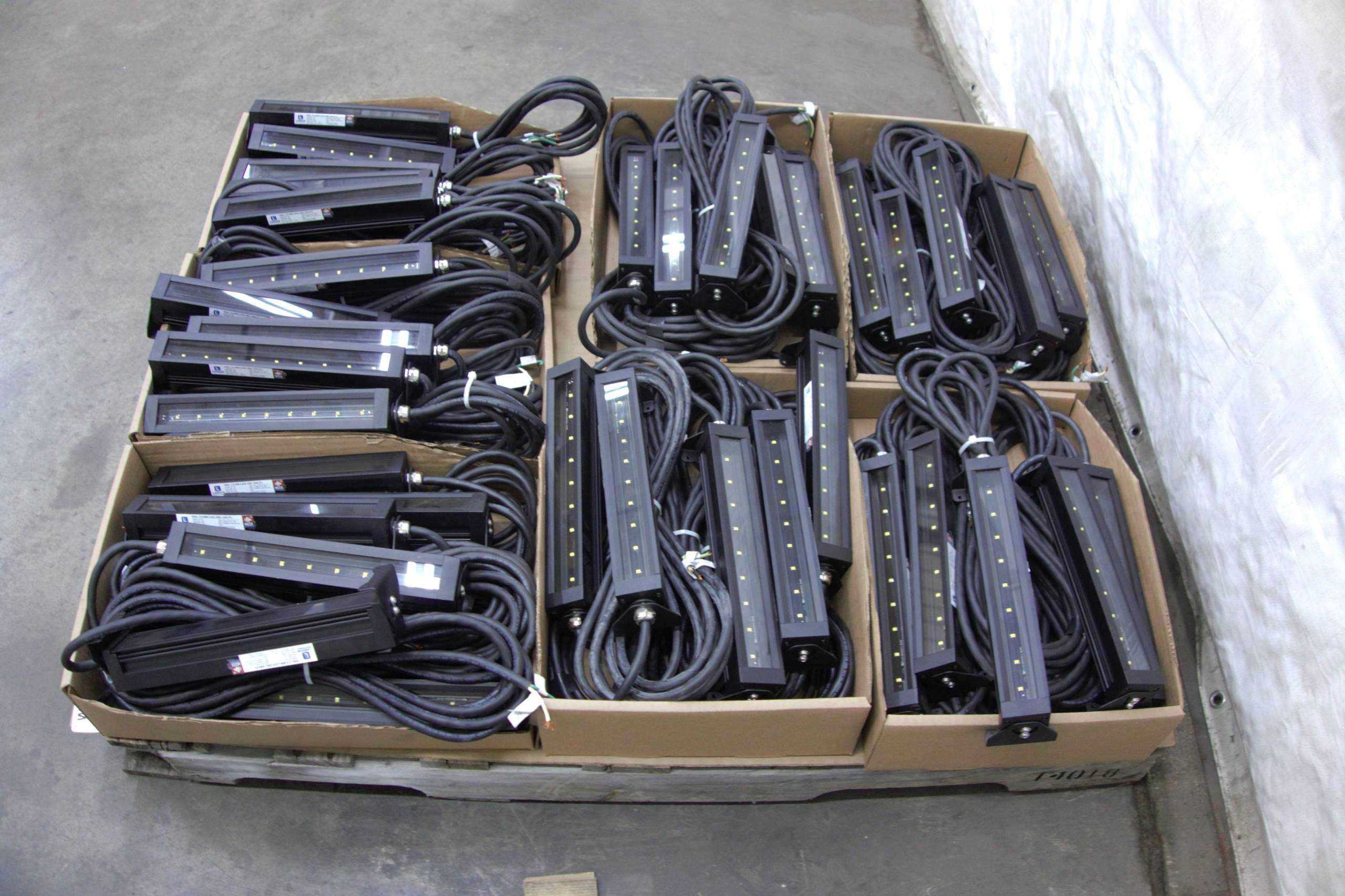 SKU 1786689 - PALLET OF LARSON HAL-13-8W-LED-20C-24V-FL LED LIGHTS - LIGHTING