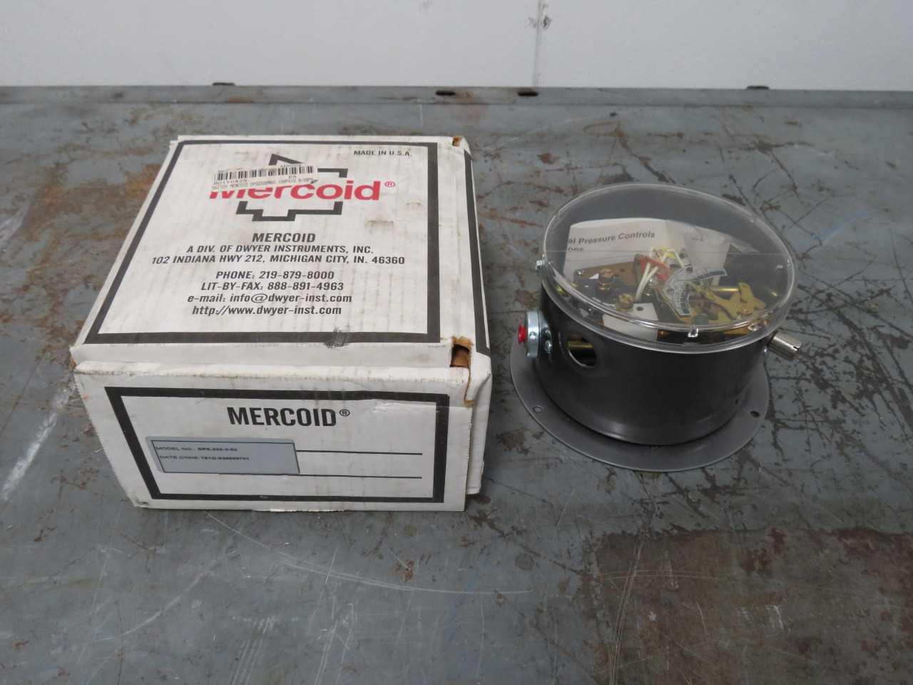 MERCOID DPS-233-2-62 DOUBLE BELLOWS DIFFERENTIAL PRESSURE SWITCH T159096 - SWITCHES