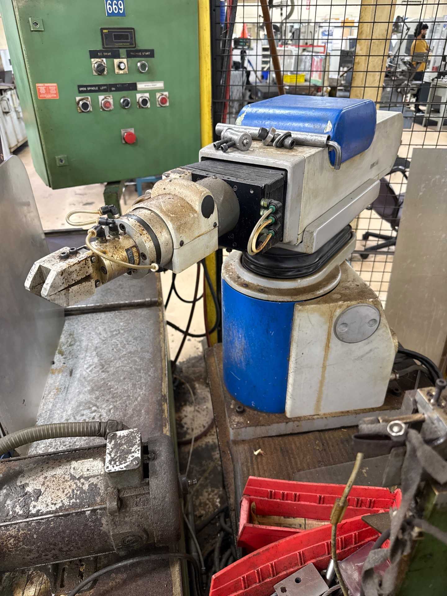 1990 Seiko RT3200 Robot - 5kg Payload, 200mm Reach, 4 Axes, 0.025mm Precision - ARTICULATED ROBOTS