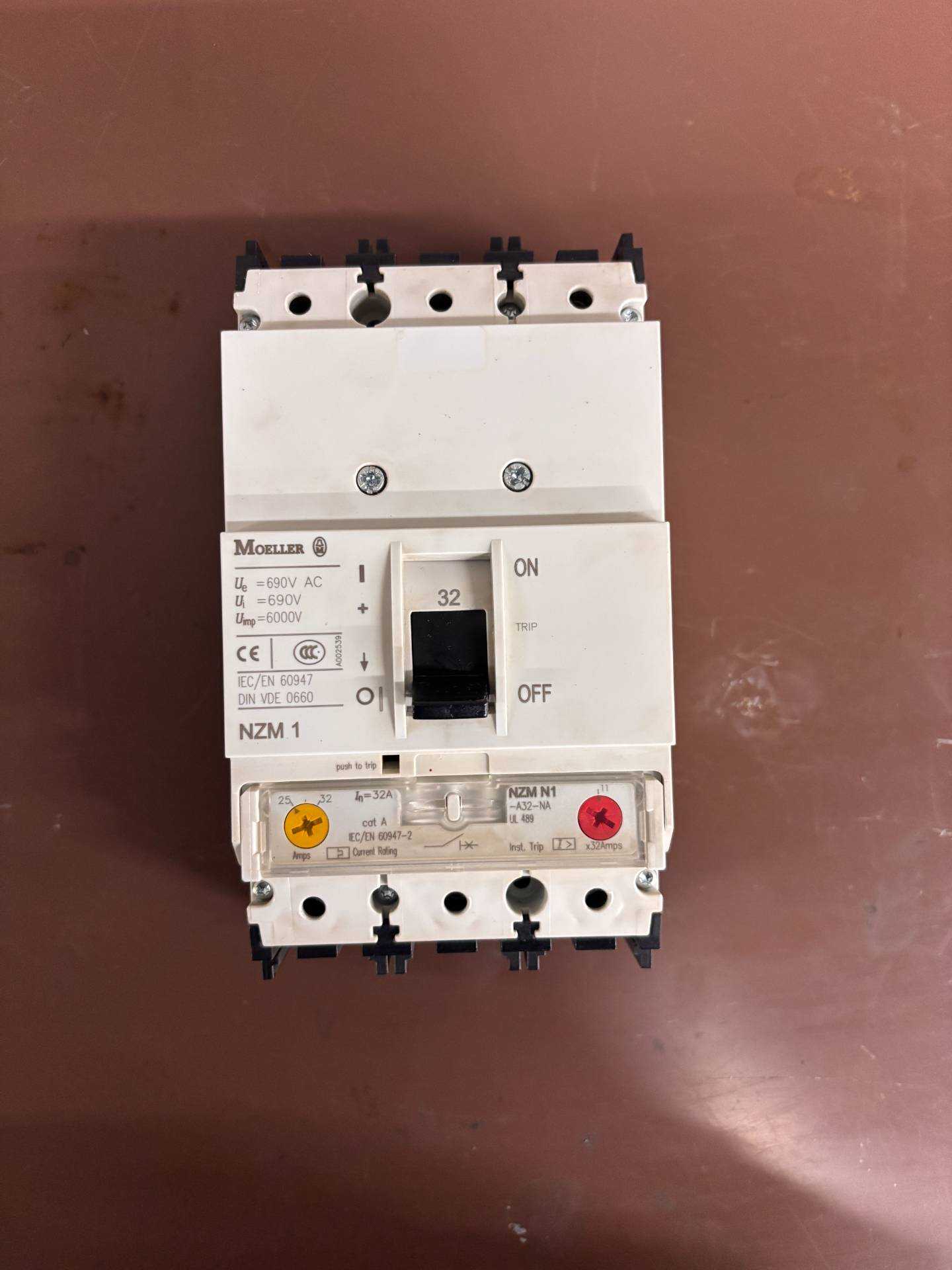 2008 MOELLER NZM N1-A32-NA MOLDED CASE CIRCUIT BREAKER - CIRCUIT BREAKERS