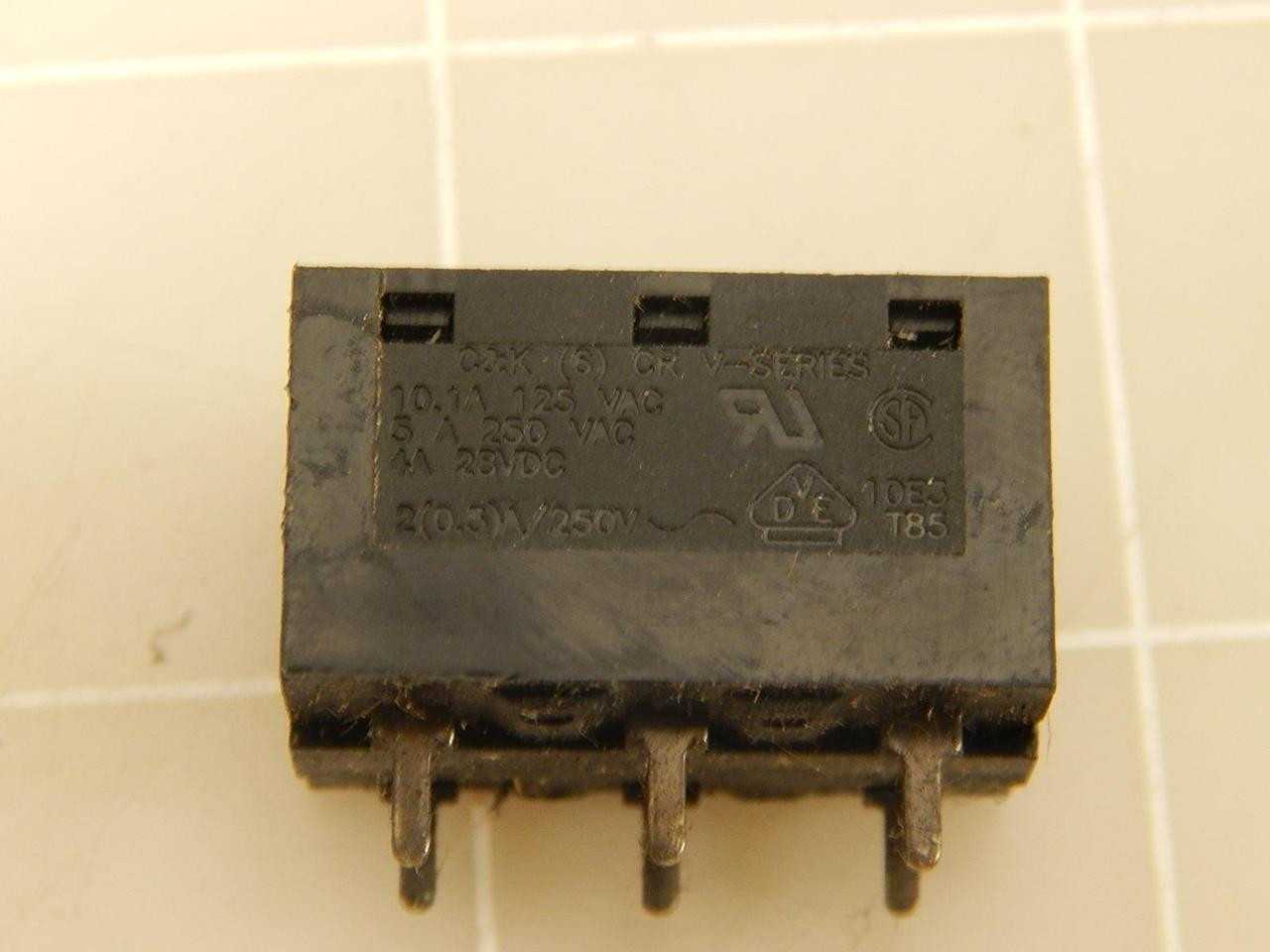 LOT OF 86 C&K CR V VOLTAGE SWITCH T64409 - SWITCHES