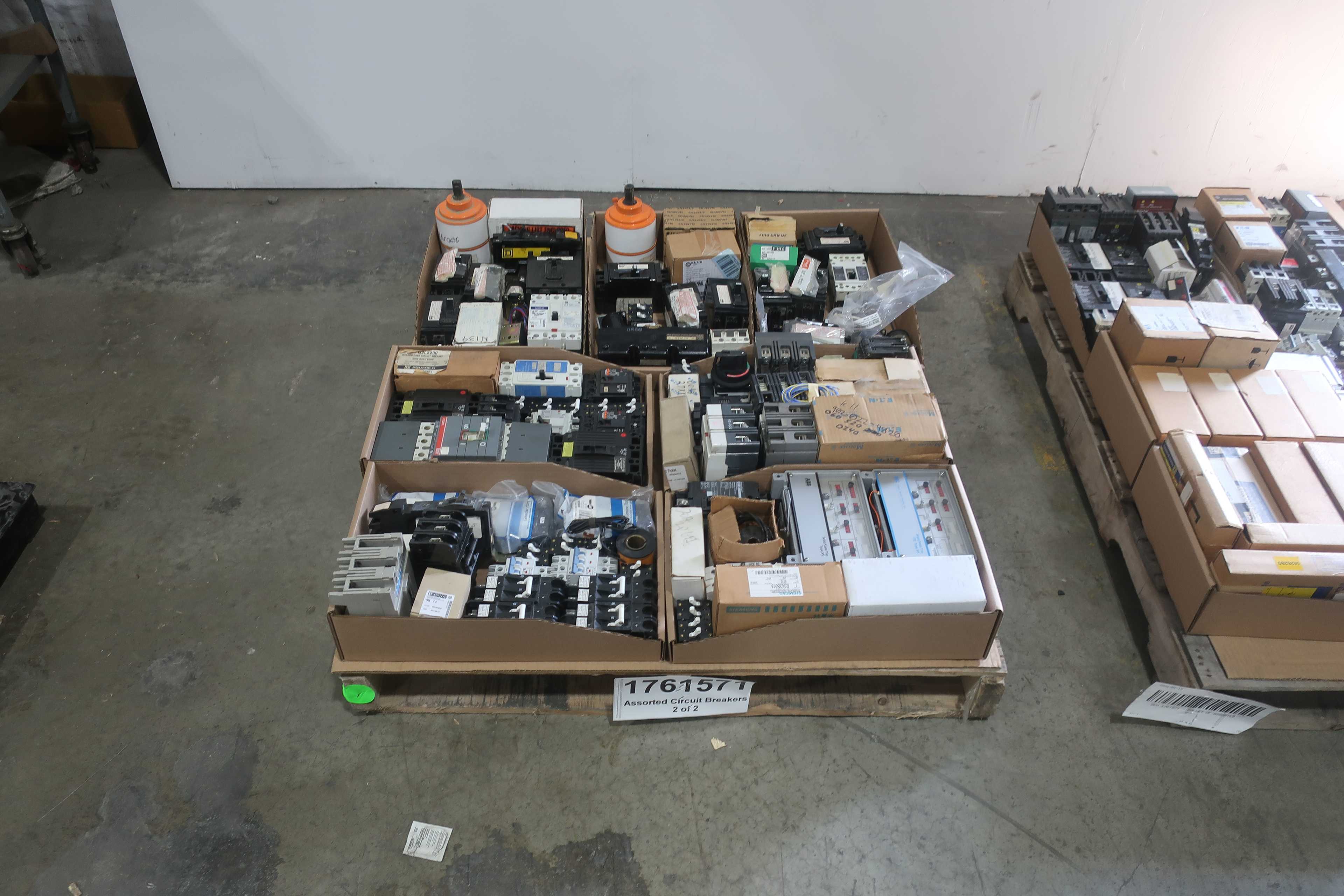 SKU 1761571 - PALLET OF ASSORTED CIRCUIT BREAKERS - CIRCUIT BREAKERS