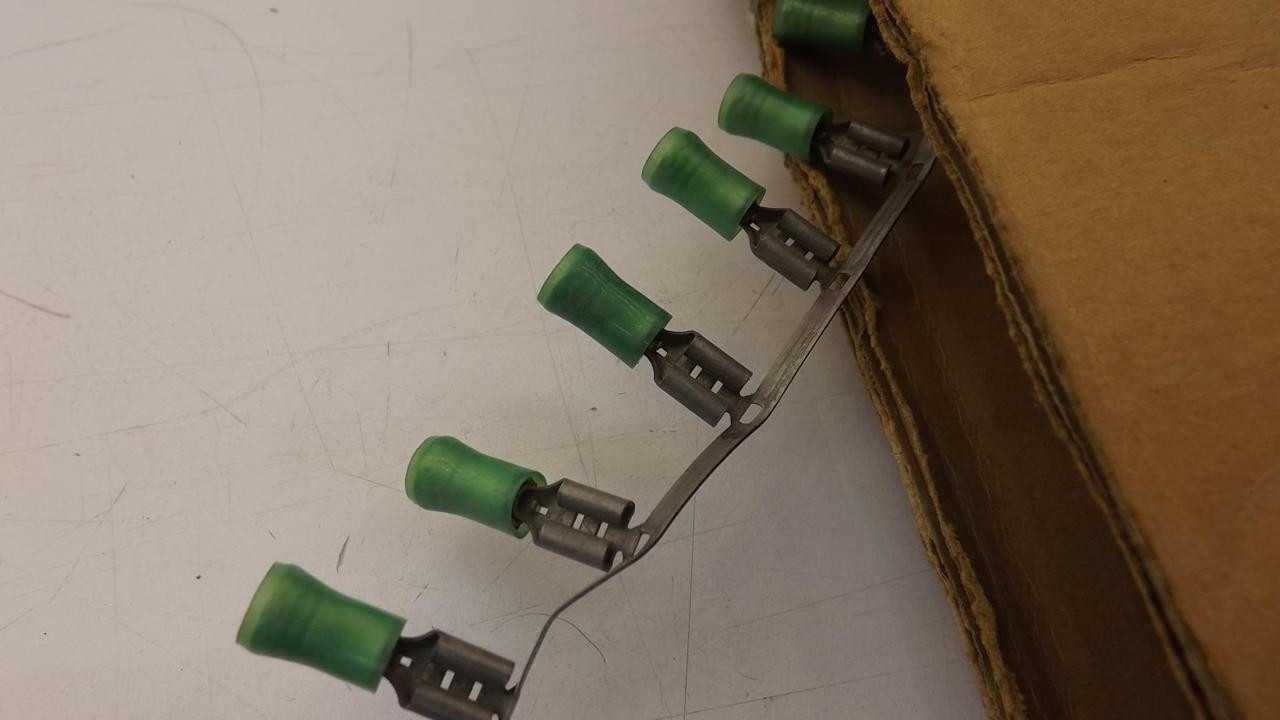 REEL OF 2000 TYCO 60544-3 ELECTRONICS RECEPTACLE FASTON TAB 250 SERIES T21722 - ELECTRICAL RECEPTACLES