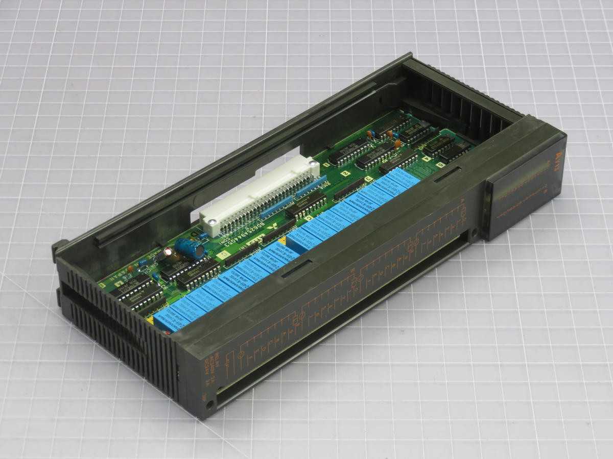 MITSUBISHI AY13 OUTPUT MODULE T229348 - PLC MODULES