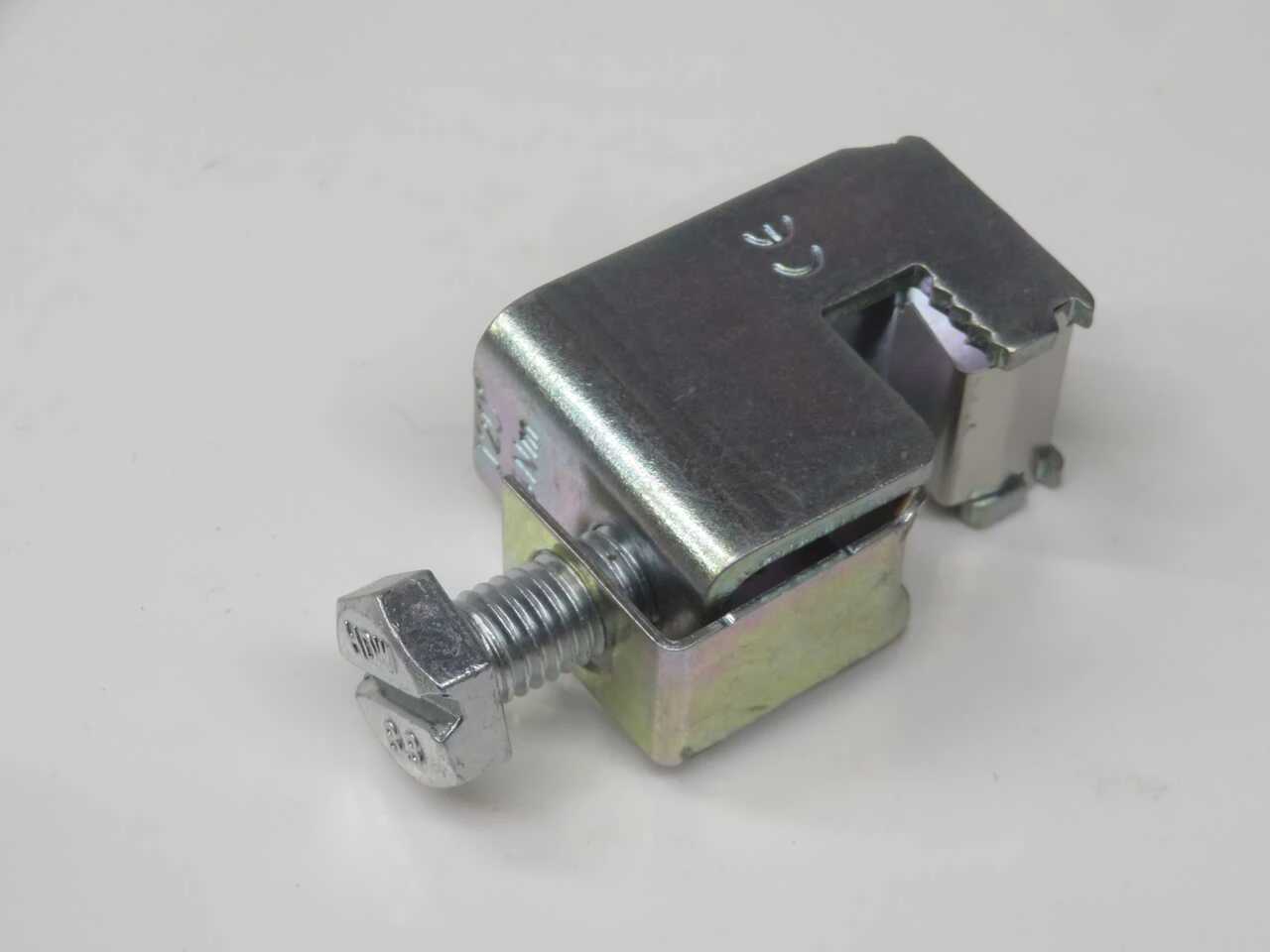 LOT OF 25 WOHNER 01203000 3-POLE BUSBAR SUPPORT/INSULATOR BLOCK - TERMINAL BLOCKS