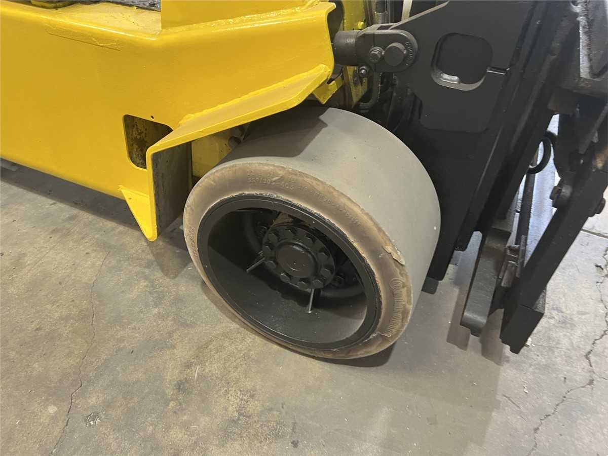 Hyster Model S100XL 9,600 lb Capacity LPG Forklift With Pneumatic Tires - SIT-DOWN FORKLIFTS