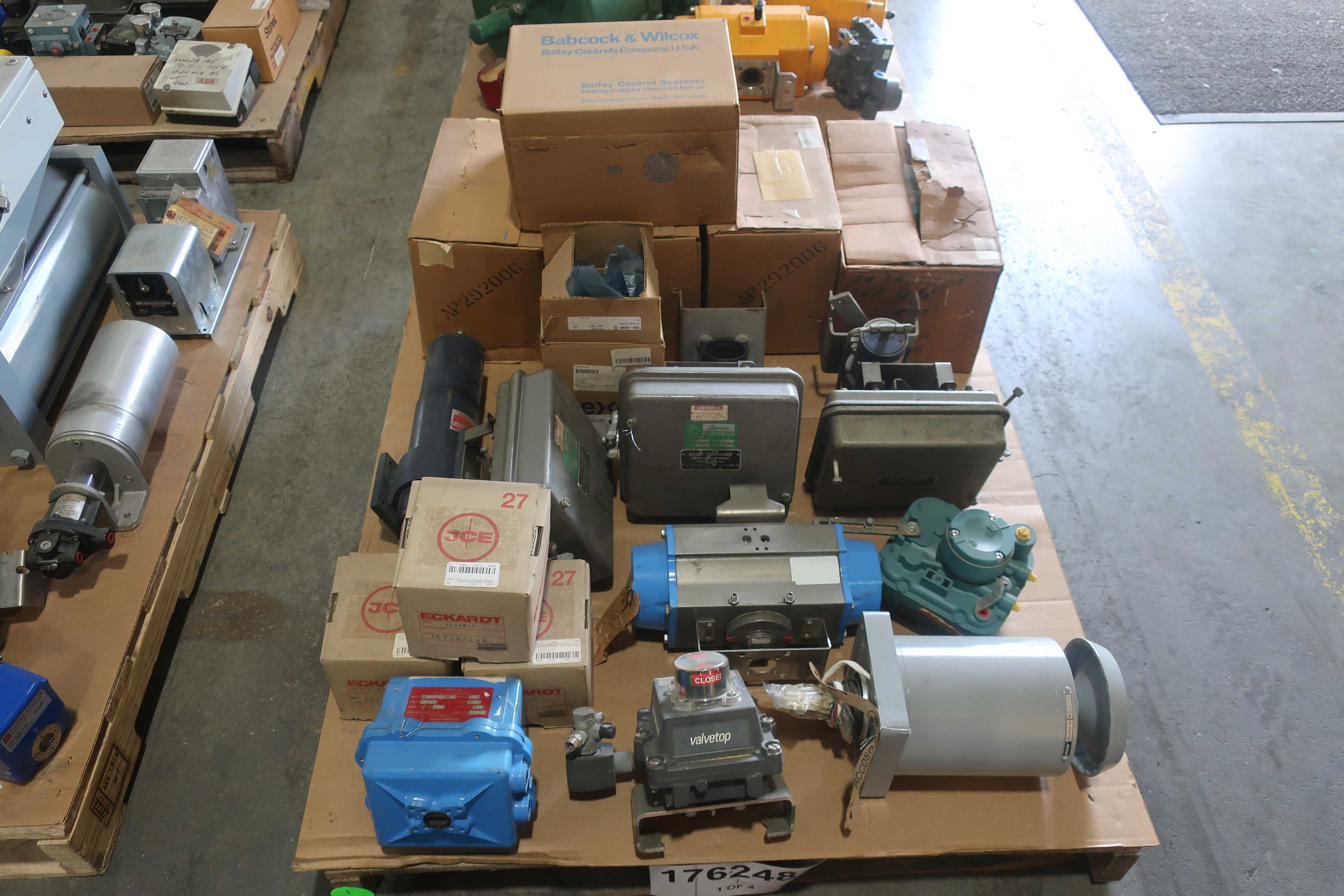 SKU 1762481 - 4 PALLETS OF ASSORTED VALVE POSITIONERS, ACTUATORS, AND INDICATORS - VALVE POSITIONERS & INDICATORS