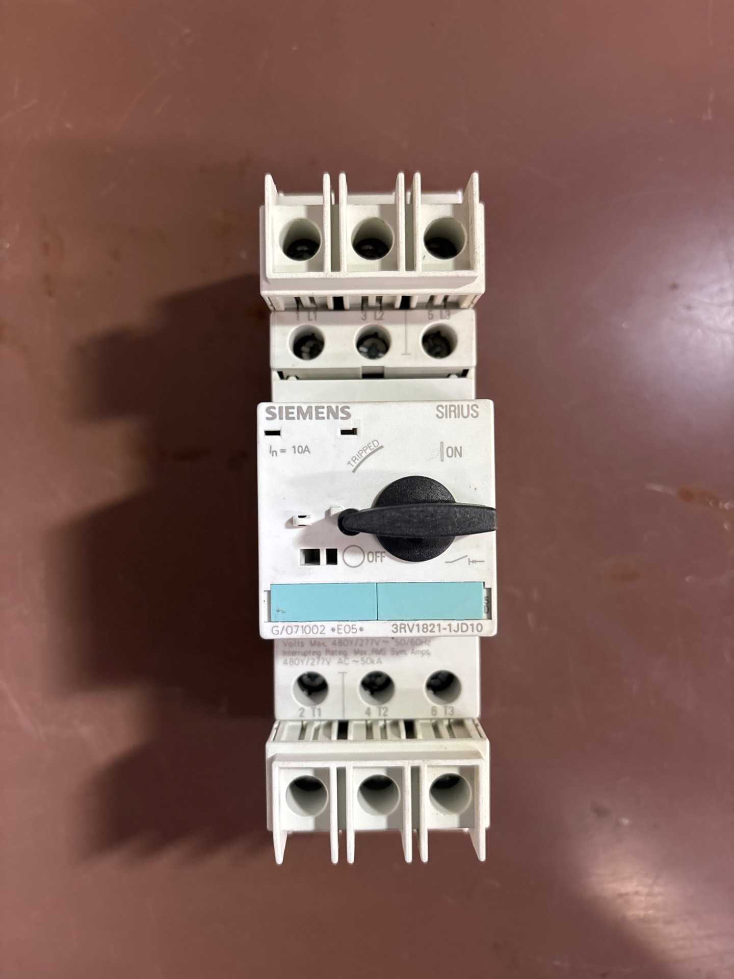 SIEMENS 3RV1821-1JD10 MOLDED CASE CIRCUIT BREAKER - CIRCUIT BREAKERS