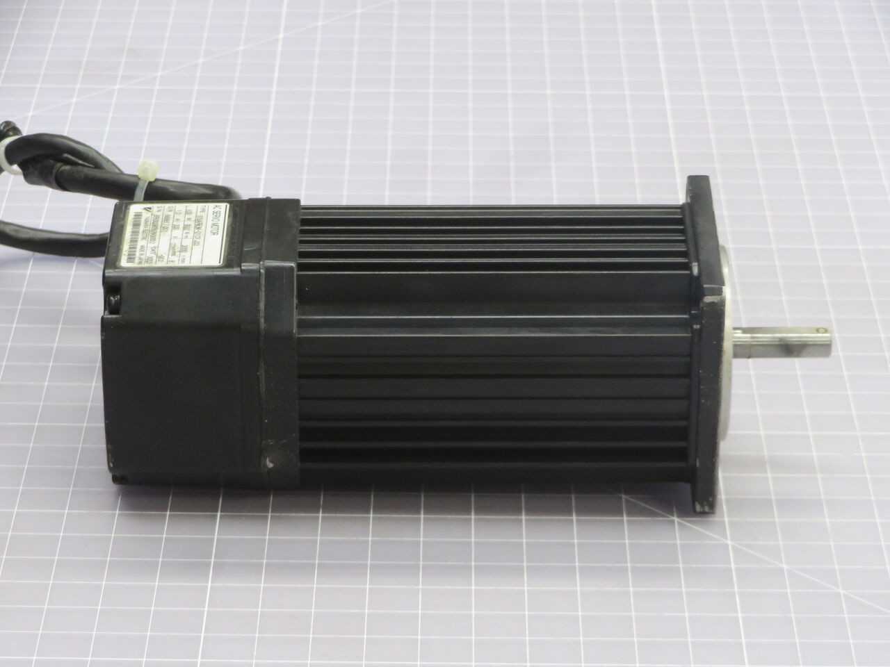YASKAWA USAREM-01CFJ33 AC SERVO MOTOR T245613 - SERVO