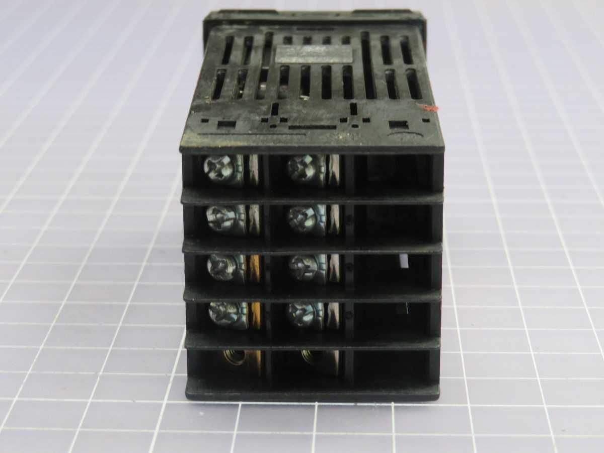 Yokogawa UT150L-RN Temperature Control T248047 - TEMPERATURE CONTROLLERS