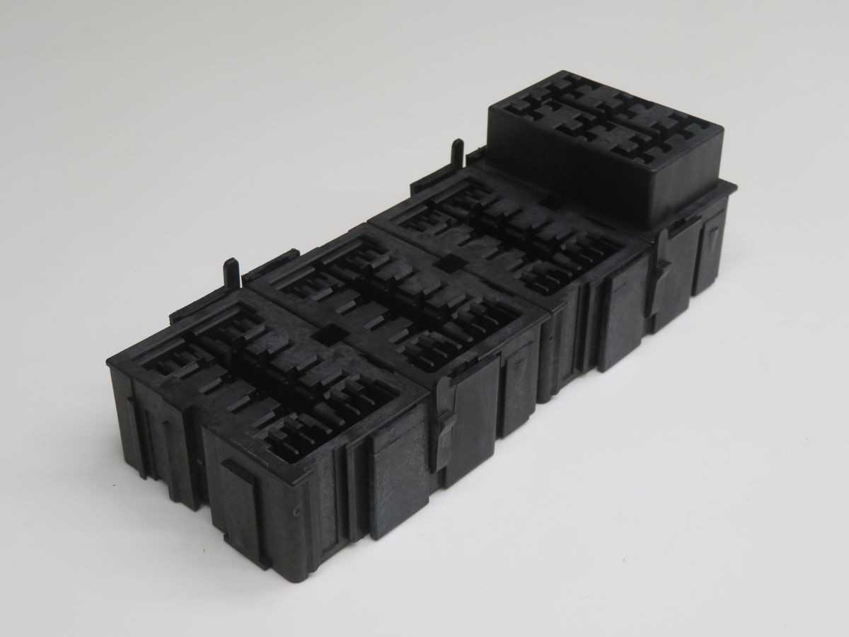 LOT OF 70 1449658 FUSE HOLDER T249309 - FUSES LOT OF 70 1449658 FUSE HOLDER T249309 - FUSES