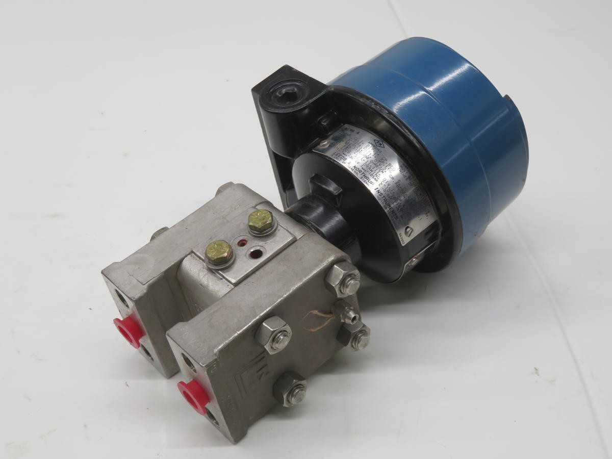 LEEDS & NORTHRUP 2610-201-12-2-00-300-809 PRESSURE TRANSMITTER T228208 - PRESSURE TRANSMITTER