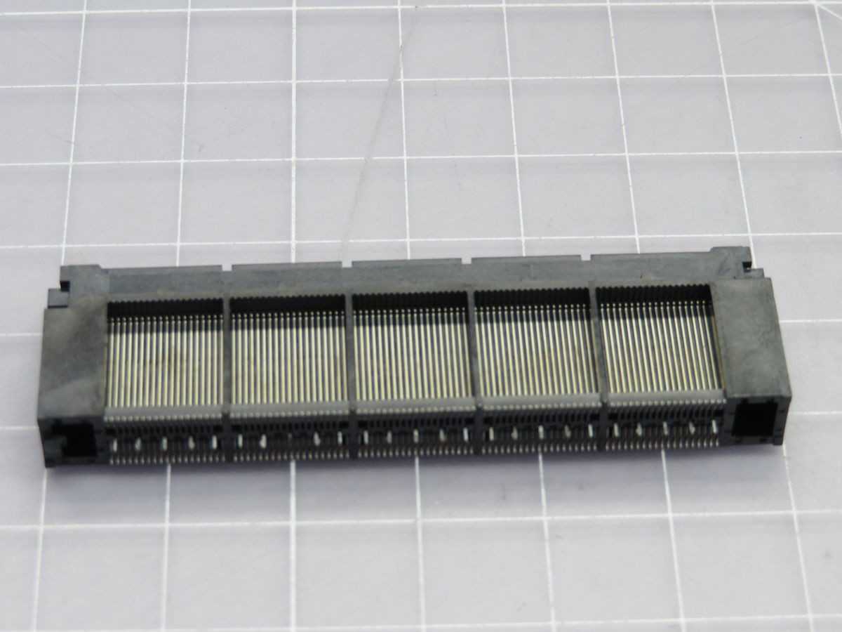 LOT OF 21 TYCO 767017-5 PLUG T252485 - ELECTRICAL PLUGS