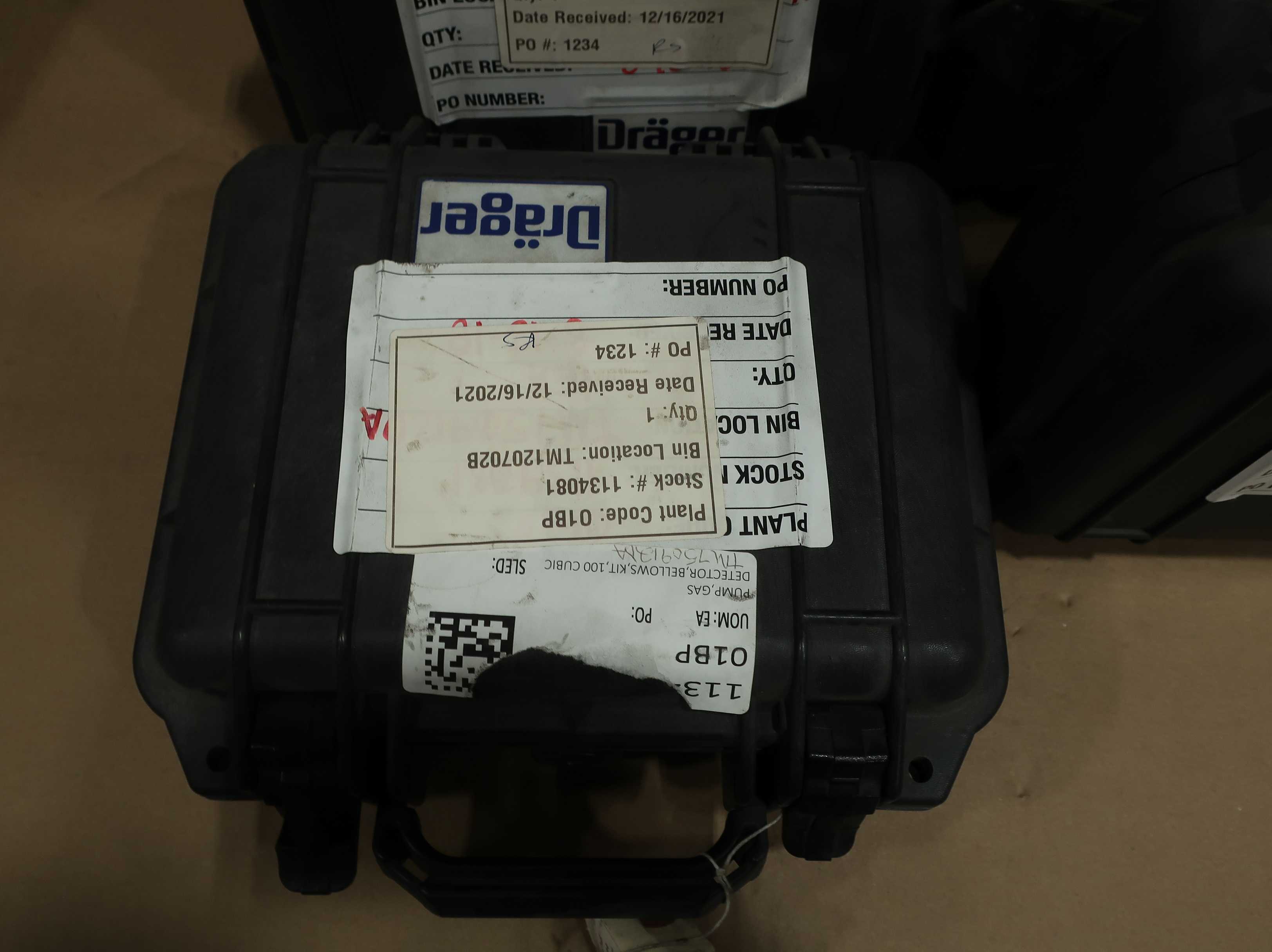 SKU 1775849 - LOT OF 4 DRAGER 4056443 MANUAL GAS DETECTOR PUMPS - PUMPS