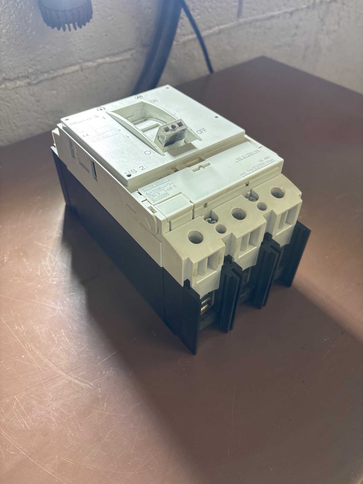 MOELLER NS-2-250-NA MOLDED CASE CIRCUIT BREAKER, 600V AC - CIRCUIT BREAKERS