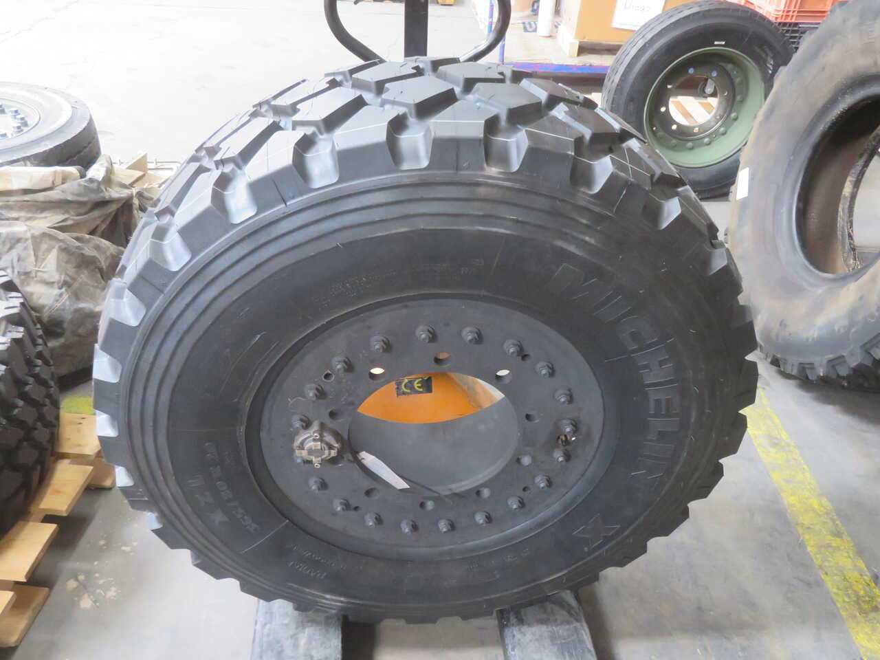 MICHELIN 365/80 R20 HEAVY-DUTY MULTI-PURPOSE RADIAL TIRE T272376 - RADIAL PISTON AIR MOTOR